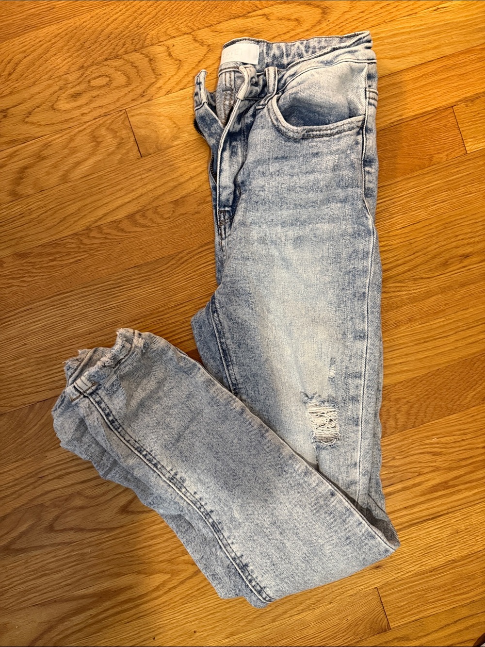 Vervet Light Blue Skinny Jeans with Distressed Knee-26